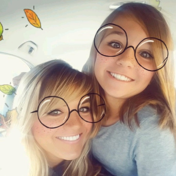 Meet your Posher! - Picture 4 of 5